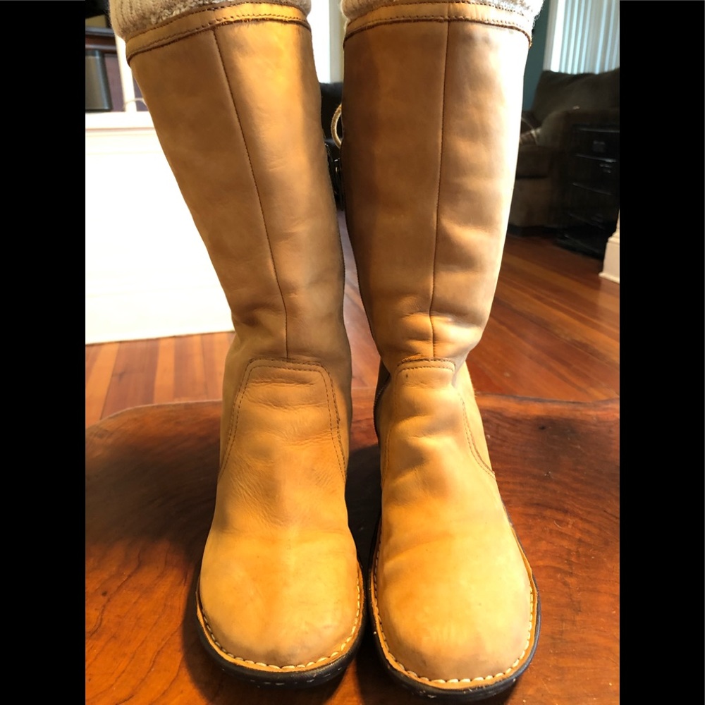 SOLD-UGG Sylair Chestnut Leather wedge Boots - Picture 2 of 8
